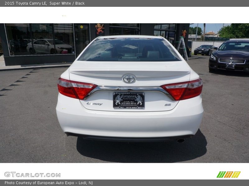 Super White / Black 2015 Toyota Camry LE