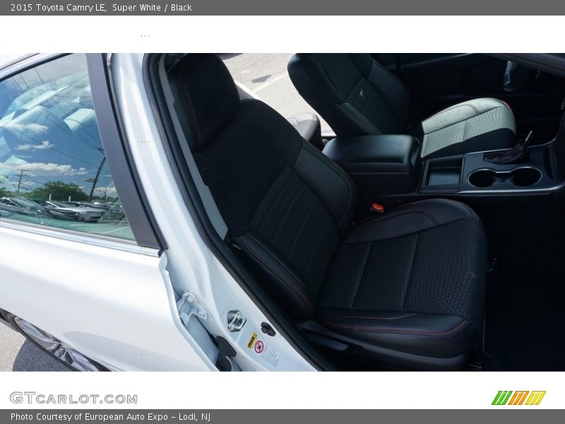 Super White / Black 2015 Toyota Camry LE