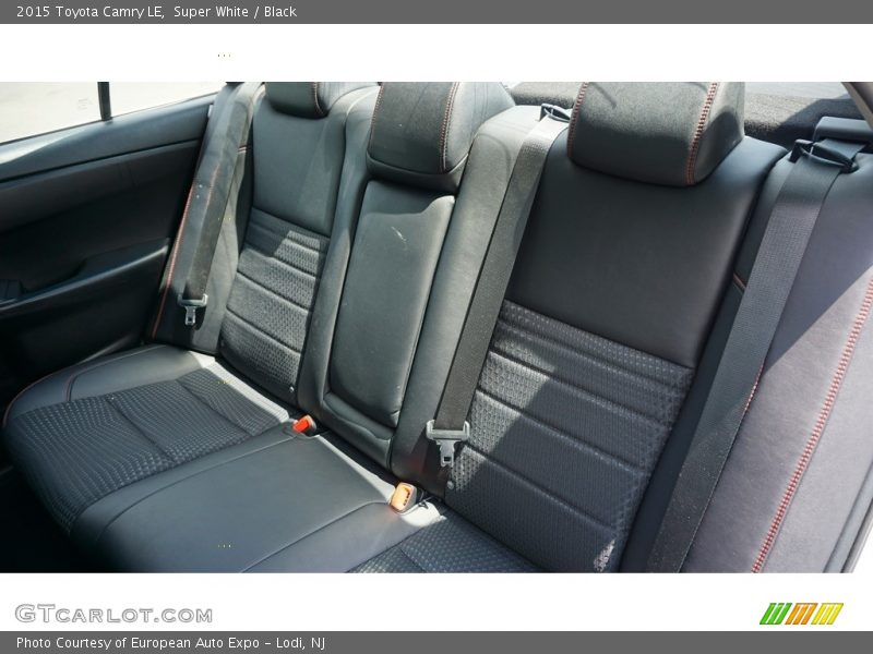 Super White / Black 2015 Toyota Camry LE