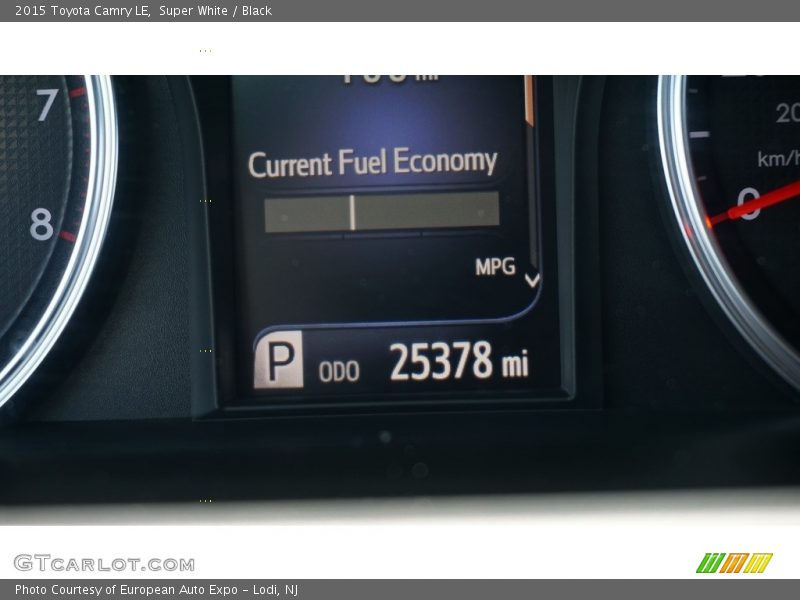 Super White / Black 2015 Toyota Camry LE