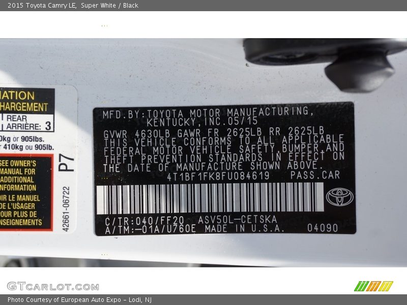 Super White / Black 2015 Toyota Camry LE
