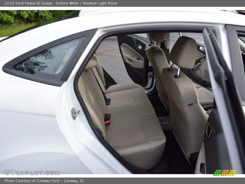 Oxford White / Medium Light Stone 2016 Ford Fiesta SE Sedan