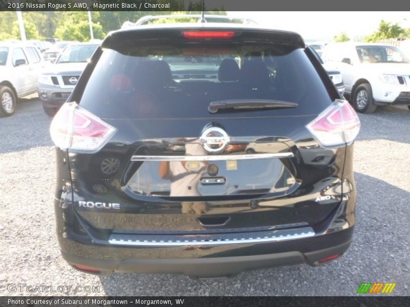 Magnetic Black / Charcoal 2016 Nissan Rogue S AWD