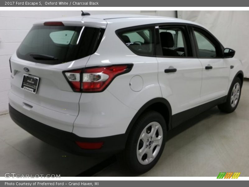 Oxford White / Charcoal Black 2017 Ford Escape S