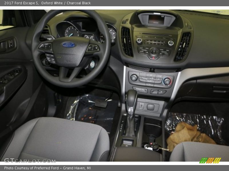 Oxford White / Charcoal Black 2017 Ford Escape S