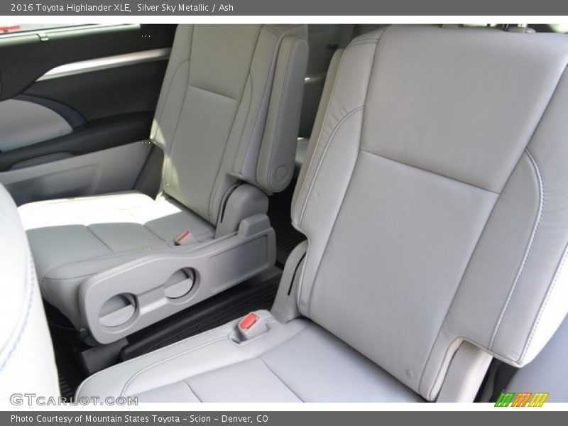 Silver Sky Metallic / Ash 2016 Toyota Highlander XLE