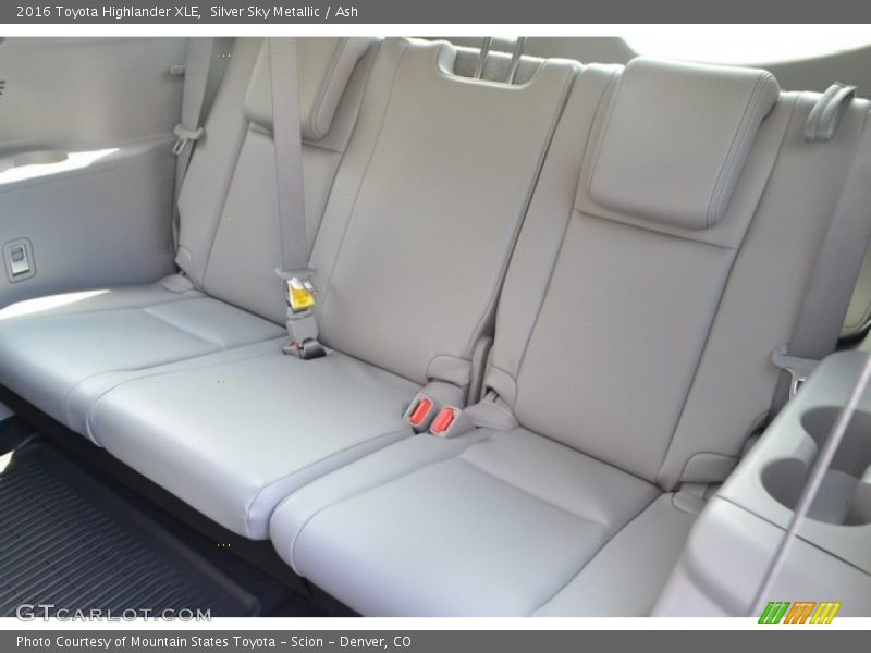 Silver Sky Metallic / Ash 2016 Toyota Highlander XLE