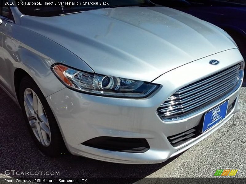 Ingot Silver Metallic / Charcoal Black 2016 Ford Fusion SE