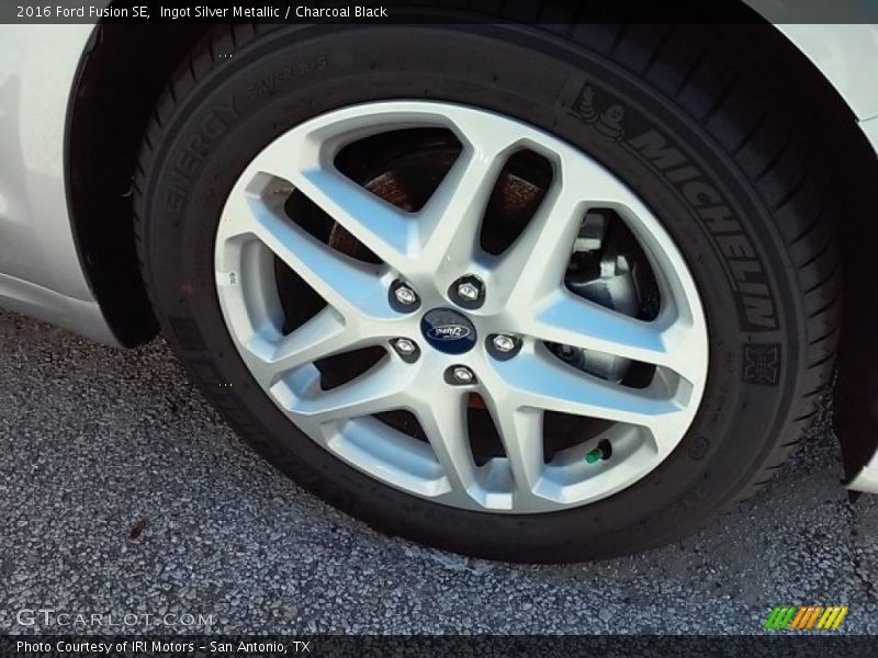 Ingot Silver Metallic / Charcoal Black 2016 Ford Fusion SE