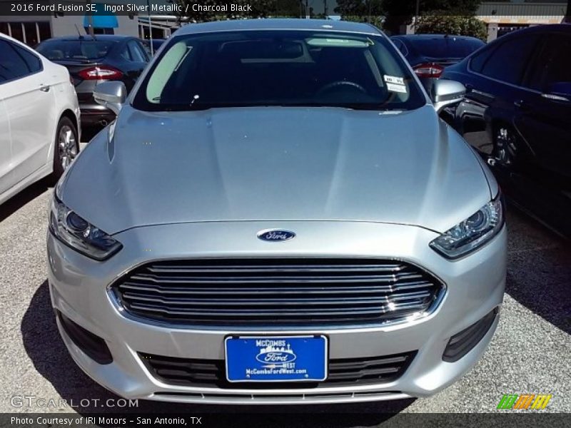 Ingot Silver Metallic / Charcoal Black 2016 Ford Fusion SE
