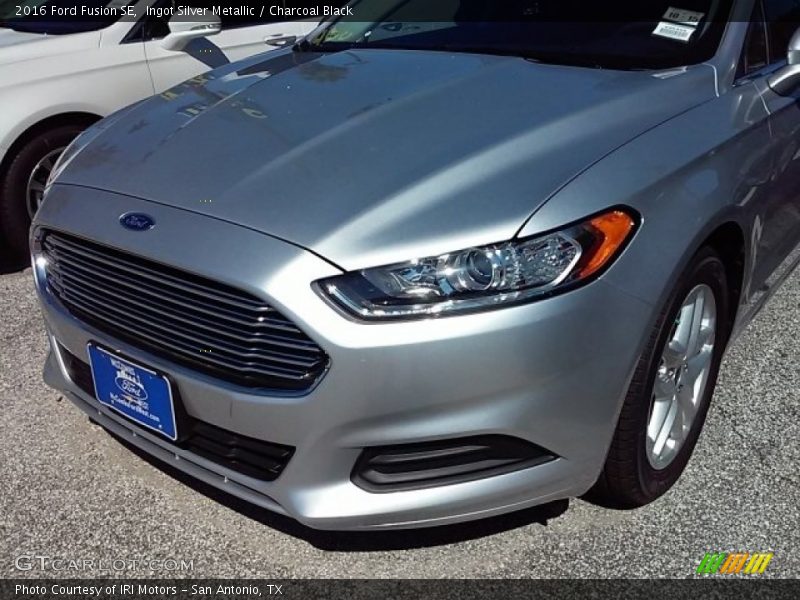 Ingot Silver Metallic / Charcoal Black 2016 Ford Fusion SE