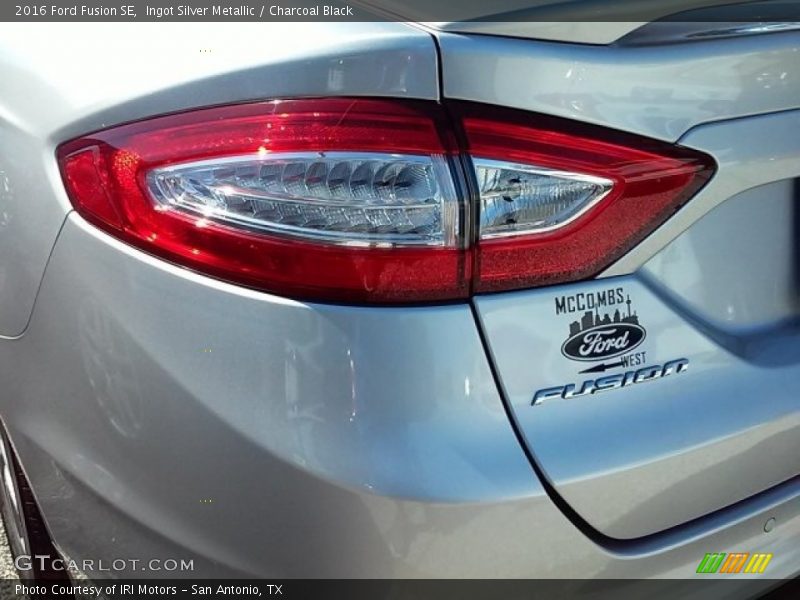 Ingot Silver Metallic / Charcoal Black 2016 Ford Fusion SE