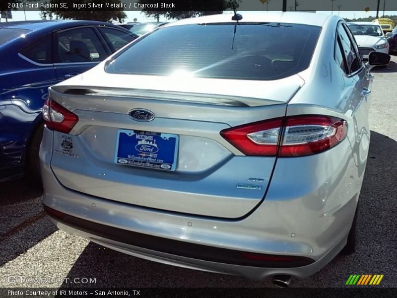 Ingot Silver Metallic / Charcoal Black 2016 Ford Fusion SE