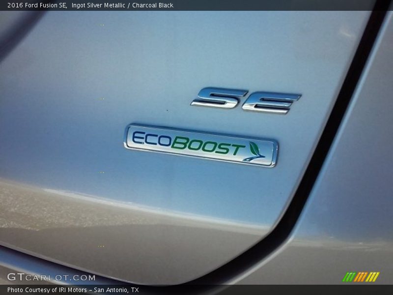 Ingot Silver Metallic / Charcoal Black 2016 Ford Fusion SE