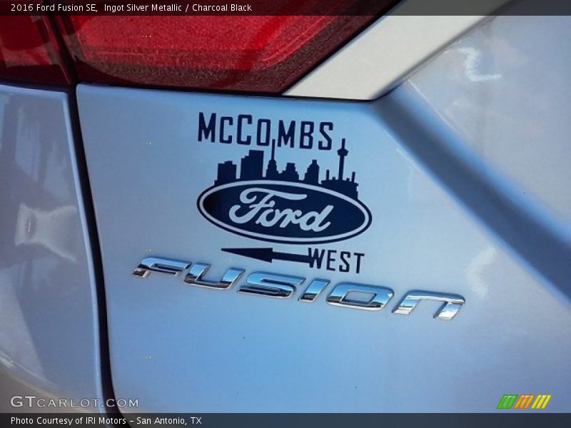 Ingot Silver Metallic / Charcoal Black 2016 Ford Fusion SE