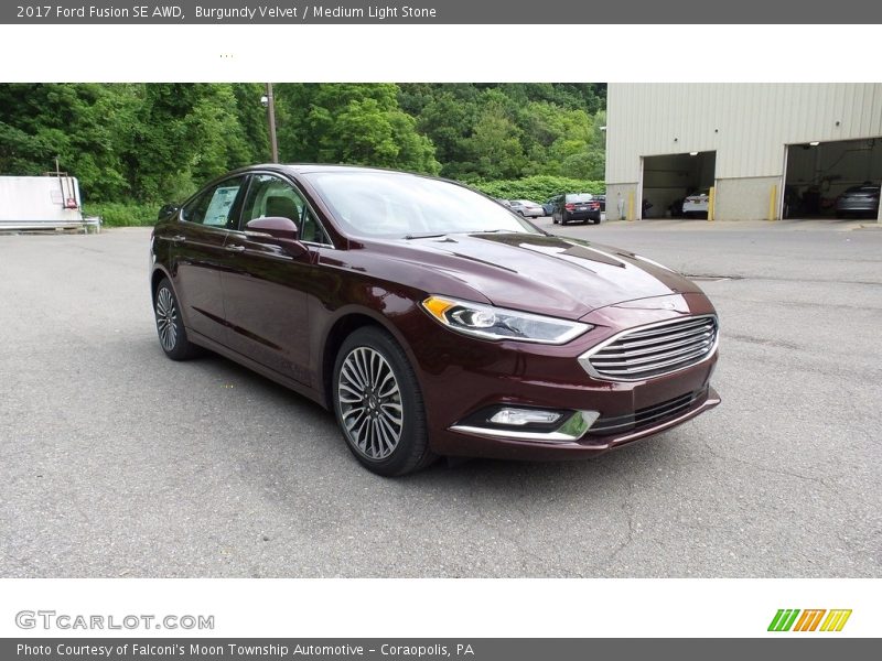 Front 3/4 View of 2017 Fusion SE AWD