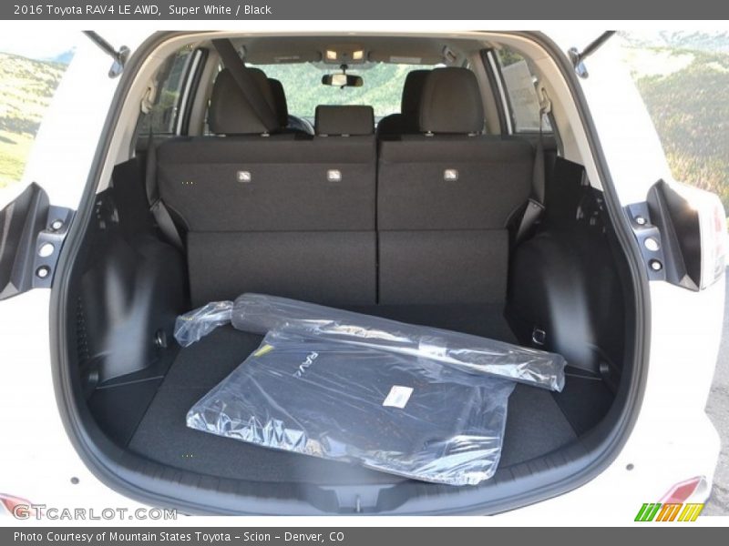 Super White / Black 2016 Toyota RAV4 LE AWD