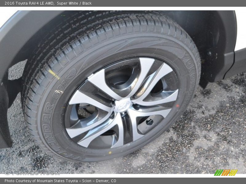 Super White / Black 2016 Toyota RAV4 LE AWD