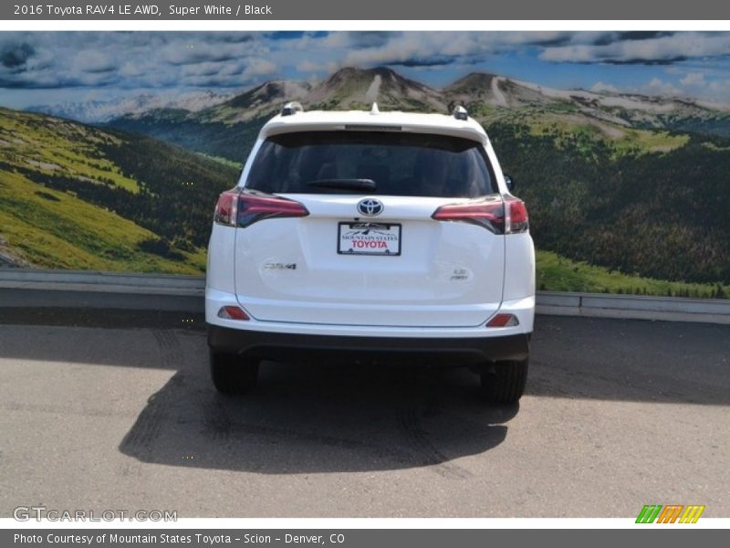 Super White / Black 2016 Toyota RAV4 LE AWD