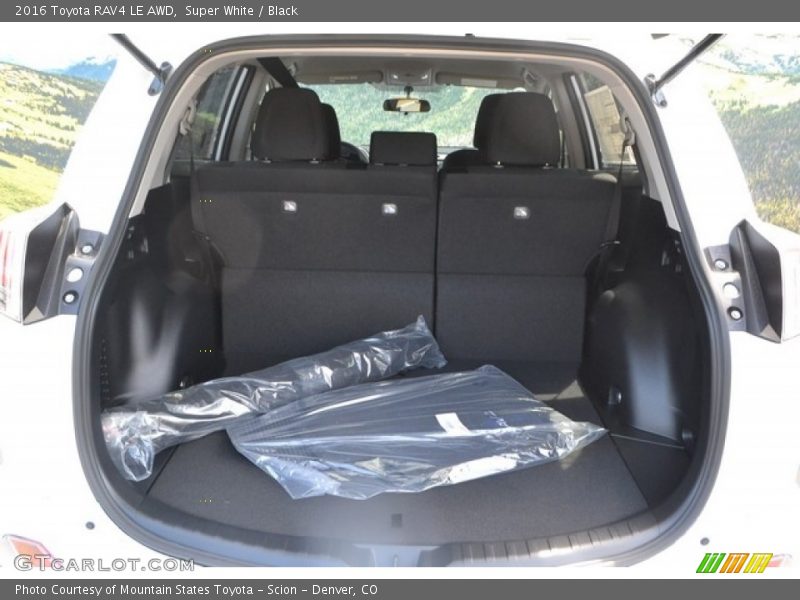 Super White / Black 2016 Toyota RAV4 LE AWD