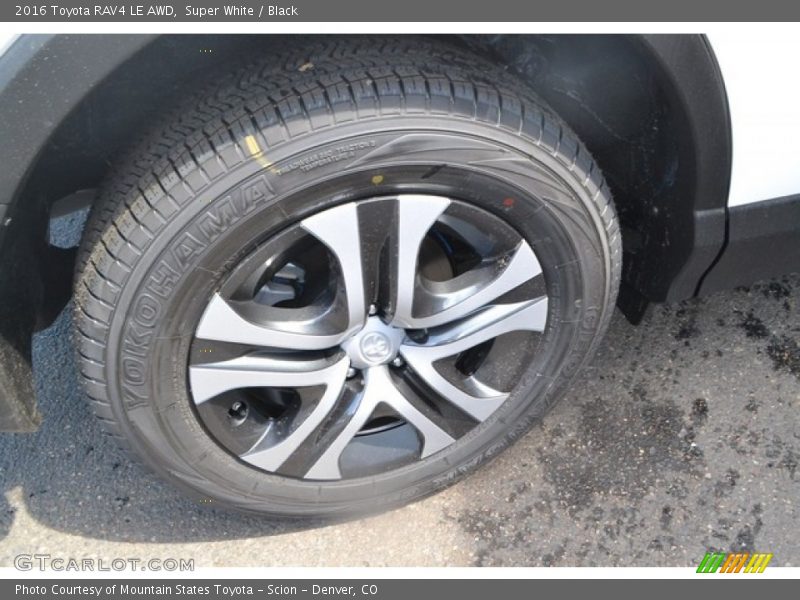 Super White / Black 2016 Toyota RAV4 LE AWD