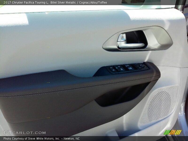 Billet Silver Metallic / Cognac/Alloy/Toffee 2017 Chrysler Pacifica Touring L
