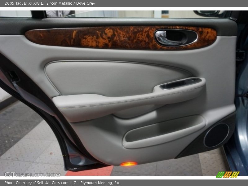 Zircon Metallic / Dove Grey 2005 Jaguar XJ XJ8 L