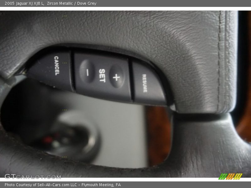 Zircon Metallic / Dove Grey 2005 Jaguar XJ XJ8 L