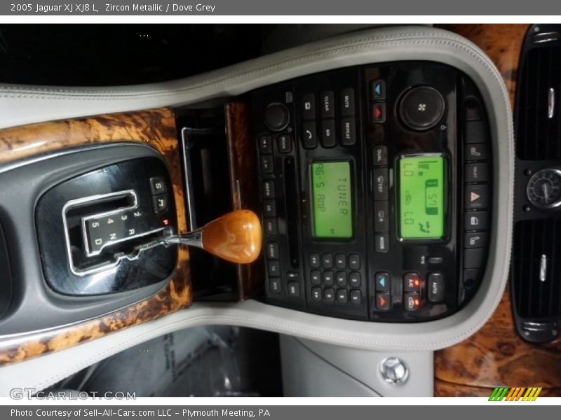 Zircon Metallic / Dove Grey 2005 Jaguar XJ XJ8 L