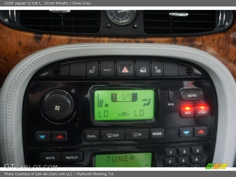 Zircon Metallic / Dove Grey 2005 Jaguar XJ XJ8 L
