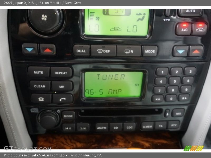 Zircon Metallic / Dove Grey 2005 Jaguar XJ XJ8 L