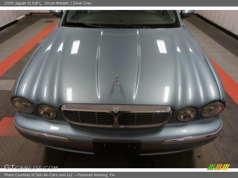 Zircon Metallic / Dove Grey 2005 Jaguar XJ XJ8 L