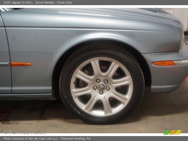 Zircon Metallic / Dove Grey 2005 Jaguar XJ XJ8 L