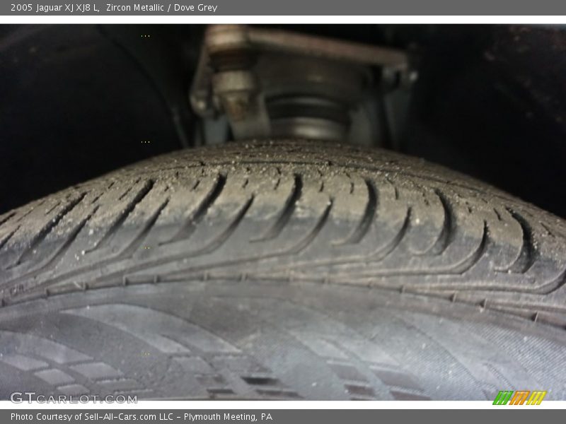 Zircon Metallic / Dove Grey 2005 Jaguar XJ XJ8 L