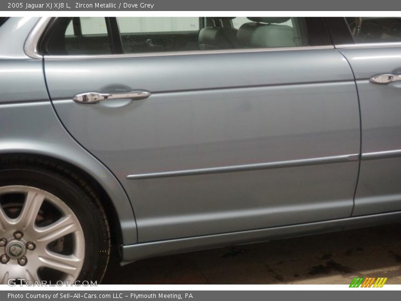Zircon Metallic / Dove Grey 2005 Jaguar XJ XJ8 L