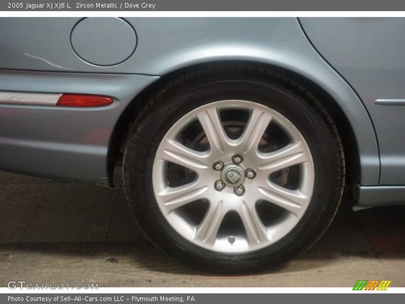 Zircon Metallic / Dove Grey 2005 Jaguar XJ XJ8 L