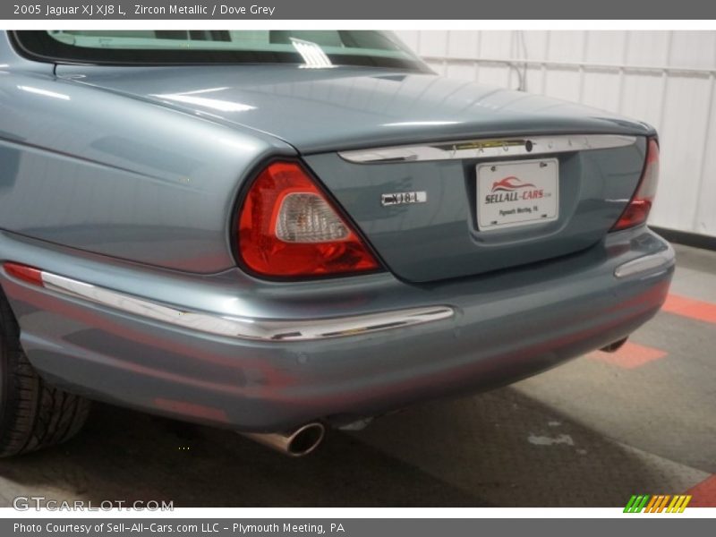 Zircon Metallic / Dove Grey 2005 Jaguar XJ XJ8 L