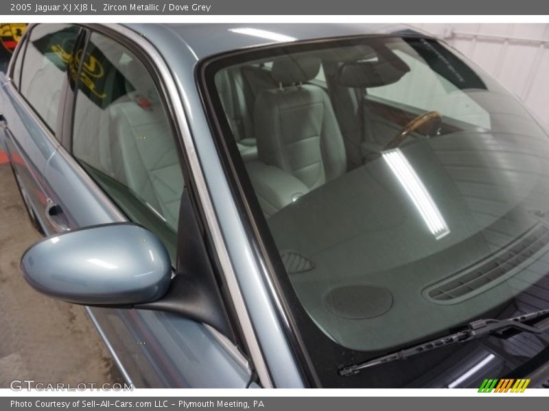 Zircon Metallic / Dove Grey 2005 Jaguar XJ XJ8 L