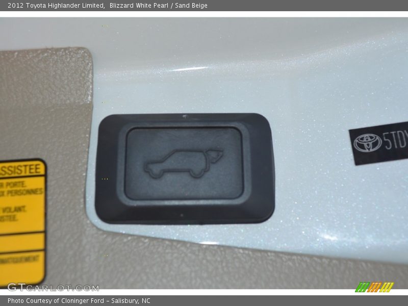 Blizzard White Pearl / Sand Beige 2012 Toyota Highlander Limited
