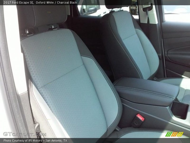 Oxford White / Charcoal Black 2017 Ford Escape SE