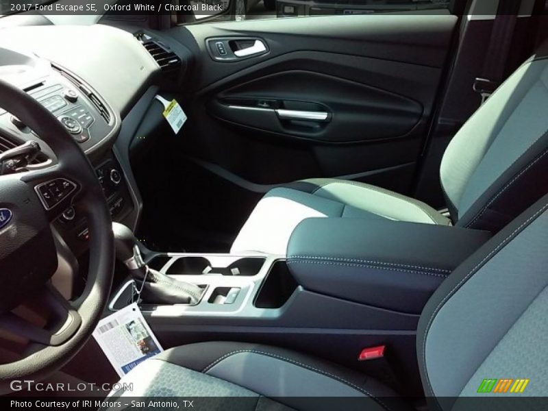 Oxford White / Charcoal Black 2017 Ford Escape SE