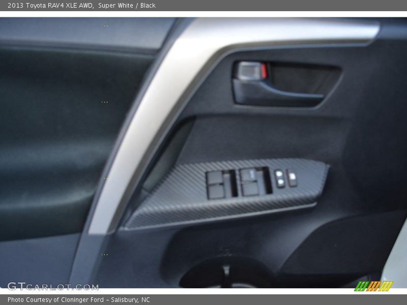 Super White / Black 2013 Toyota RAV4 XLE AWD