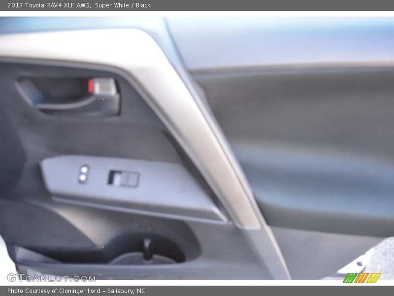 Super White / Black 2013 Toyota RAV4 XLE AWD