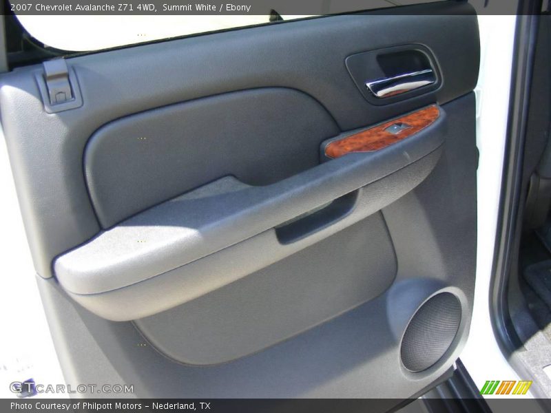 Summit White / Ebony 2007 Chevrolet Avalanche Z71 4WD