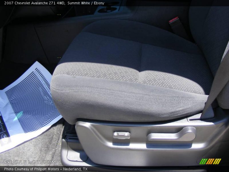 Summit White / Ebony 2007 Chevrolet Avalanche Z71 4WD