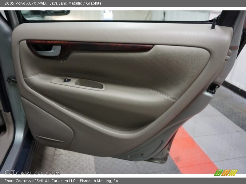 Lava Sand Metallic / Graphite 2005 Volvo XC70 AWD