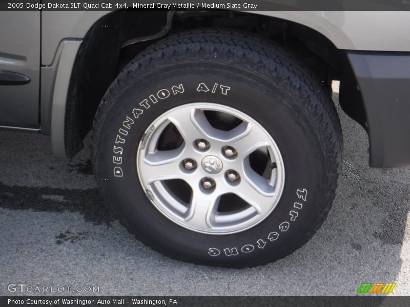 Mineral Gray Metallic / Medium Slate Gray 2005 Dodge Dakota SLT Quad Cab 4x4