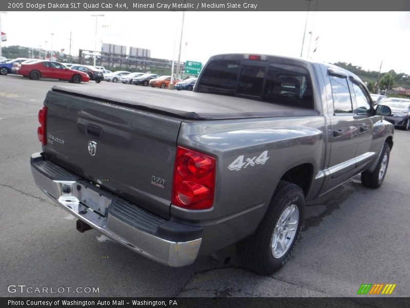 Mineral Gray Metallic / Medium Slate Gray 2005 Dodge Dakota SLT Quad Cab 4x4