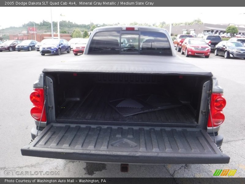 Mineral Gray Metallic / Medium Slate Gray 2005 Dodge Dakota SLT Quad Cab 4x4