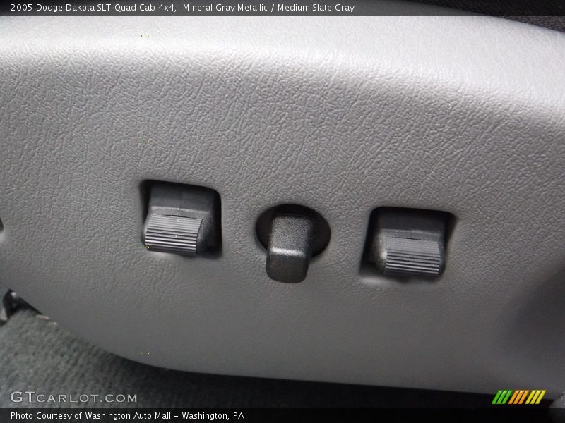 Mineral Gray Metallic / Medium Slate Gray 2005 Dodge Dakota SLT Quad Cab 4x4